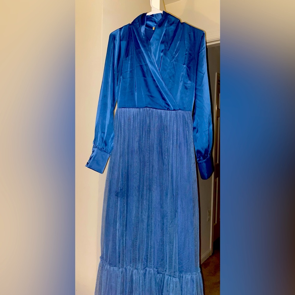 "Elegance in Light Blue: The Perfect Dress for Special Occasions"